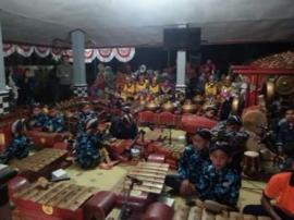 Anak SD Sudah Pintar Memukul Gamelan???