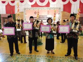 Penyerahan penghargaan Lomba Desa Tingkat Propinsi 