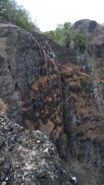 Fanfan asal Perancis Bermain Slackline di Puncak Kampung Pitu Nglanggeran