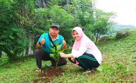 Reboisasi sekaligus Bersih-bersih Sampah di Gunung Api Purba Nglanggeran