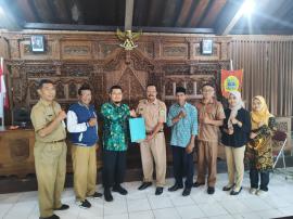 Penandatanganan Akta Notaris Untuk Koperasi Desa Merah Putih