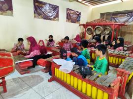 Latihan Karawitan Anak SD Doga Kalurahan Nglanggeran