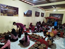 Latihan Karawitan Siswa Siswi SD Doga Kalurahan Nglanggeran