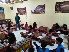Latihan Karawitan Anak SD Doga Kalurahan Nglanggeran